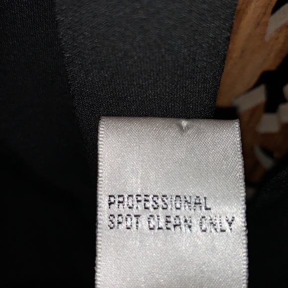 🚨SOLD ELSEWHERE!🚨Cache Beaded Silk Animal Print “V” Hem Halter Top - Picture 6 of 6